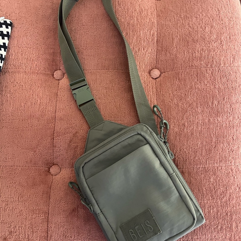 BEIS Sport Sling in Olive Green